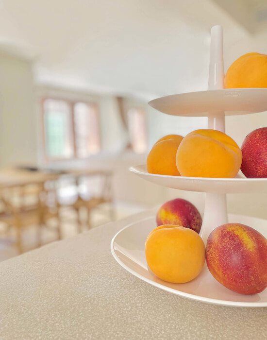 los fruteros son prácticos y decoran la mesa comedor